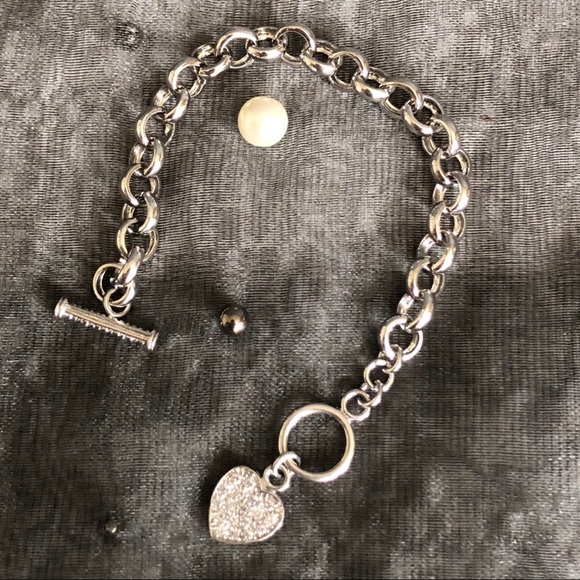 New STERLING SILVER ROLO LINK TOGGLE BRACELET with a CUBIC ZIRCONIA HEART CHARM - Picture 5 of 8
